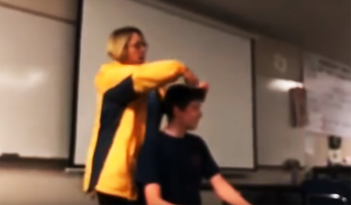 VIDEO Učiteljica u SAD-u rezala učeniku kosu i pjevala himnu. Prijeti joj zatvor